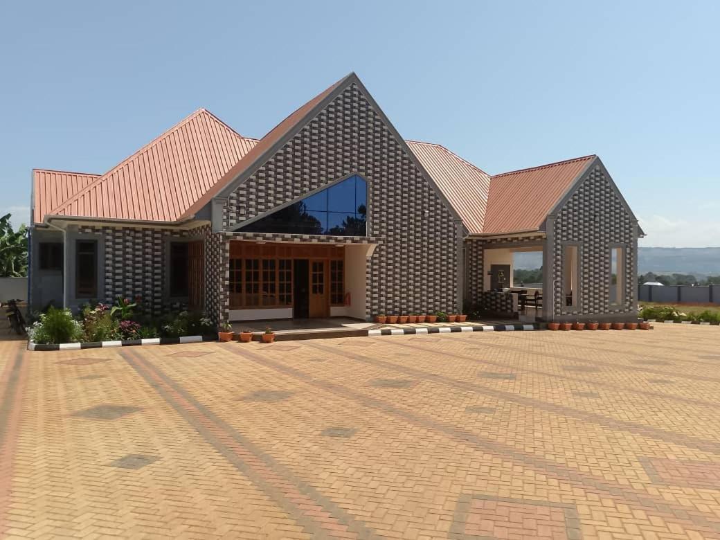 Space Lodge And Tours Muleba Luaran gambar