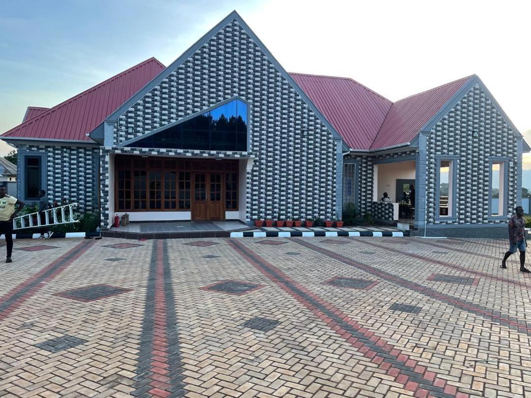 Space Lodge And Tours Muleba Luaran gambar